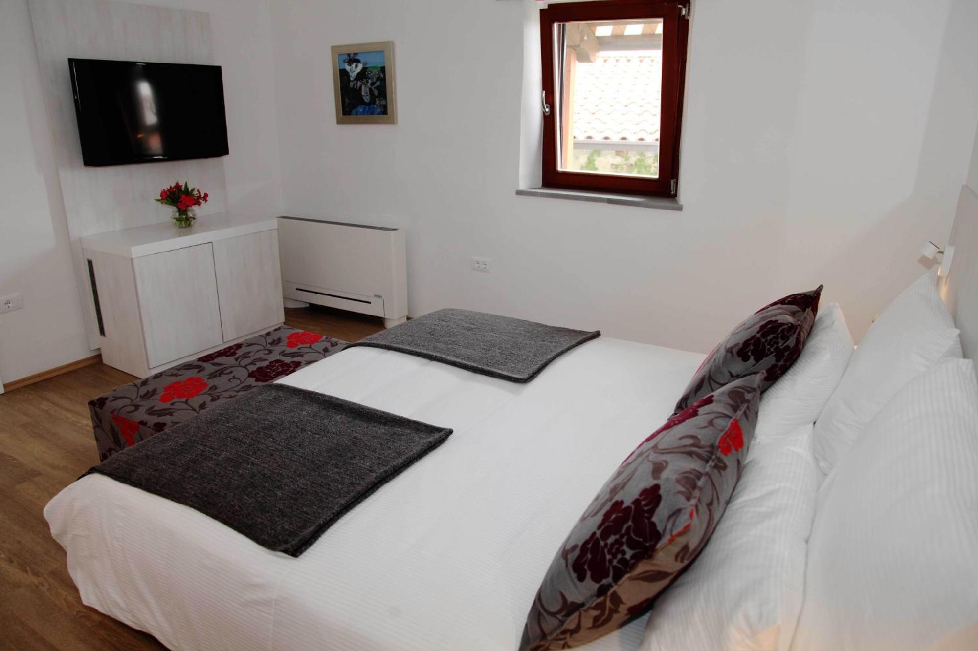 Dvor Hotel Dobrovo Zimmer foto